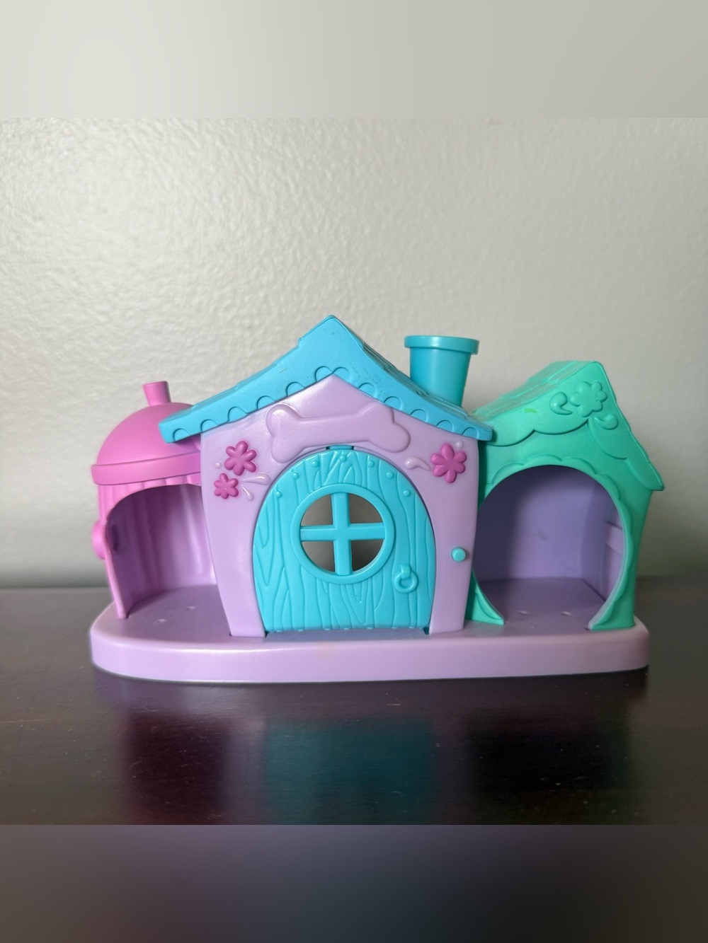 Littlest Pet Shop LPS 2004 Playful Puppies Doghouse Purple